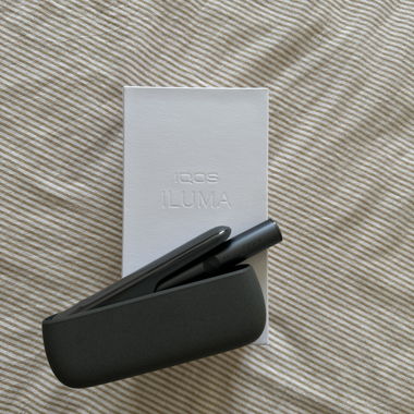 Iqos iluma with charger