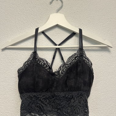 Haut court en dentelle noir