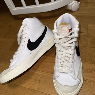 Nike blazer mid