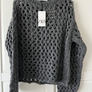 Maglione con buchi