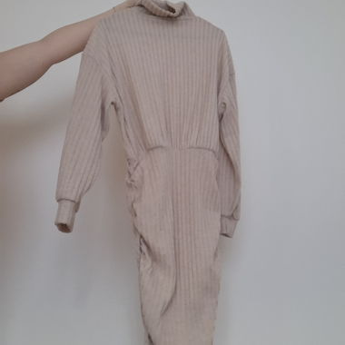 Vestito dolcevita in velluto a coste beige