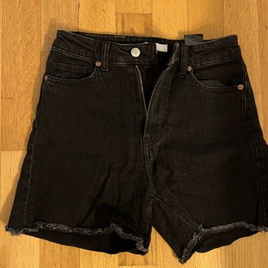 Jeans Short / Schwarz/ Gr. 36