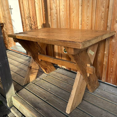 Holztisch rustikal