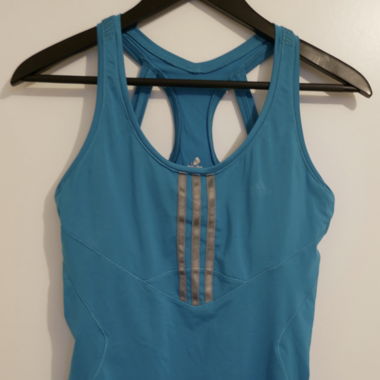 Sport top with bra included inside 