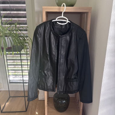 Schwarze Jacke MARIELY