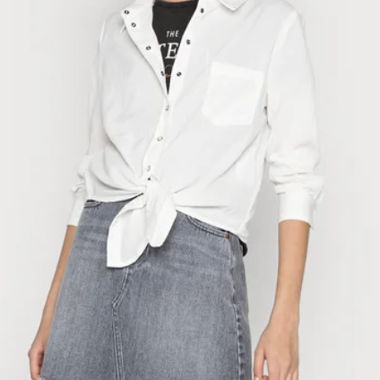Camicia bianca da annodare