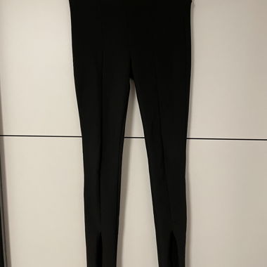 Pantalon stretch noir avec fente