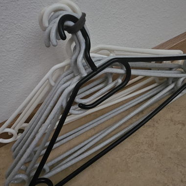 Plastic hangers - 10-pack