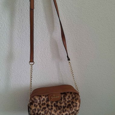 Borsa a tracolla Guess leopardata