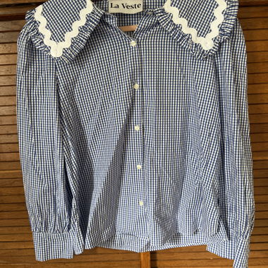Blusa a quadretti con colletto arricciato