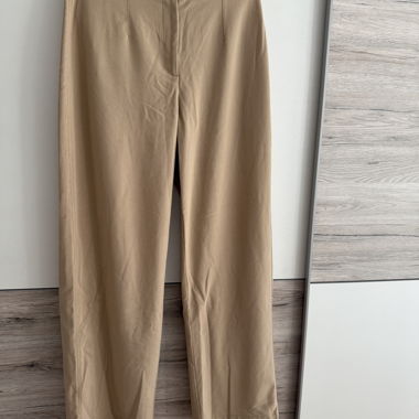 Pantalon en tissu Bershka beige