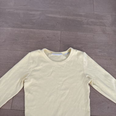 Langes gelbes Shirt 