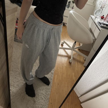 Pantaloni della tuta Nike grigi