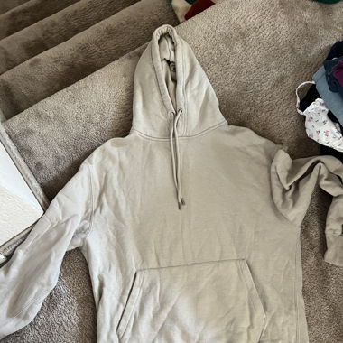 Beiger Pullover
