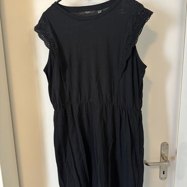 Vero Moda Curve abito nero con maniche in pizzo