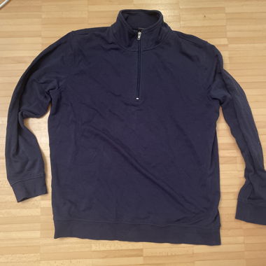 Dunkeblauer Pullover