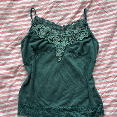 Top in pizzo verde