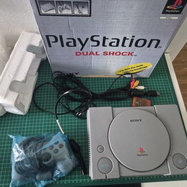Sony PlayStation 1 Dual Shock sous blister/boîte