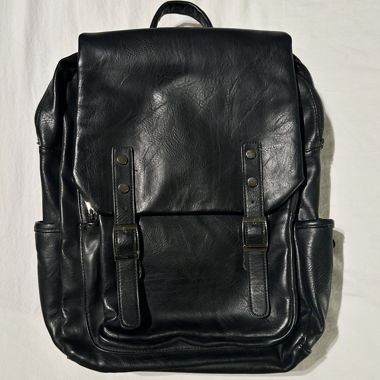 Zaino nero in ecopelle