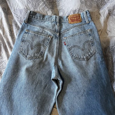 Levis high wasted straight size 26