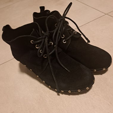 Stivaletti Bata in Scamosciato Nero con Borchie 39