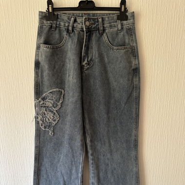 Jeans mit Schmetterlingsmuster (Temu)