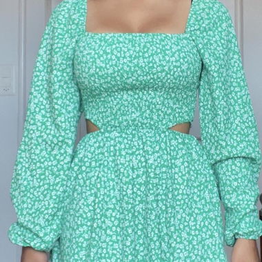 Robe à fleurs vertes