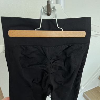 Black seamless sports leggings