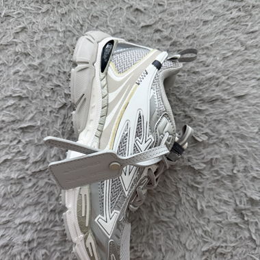Off White - Be right Back
