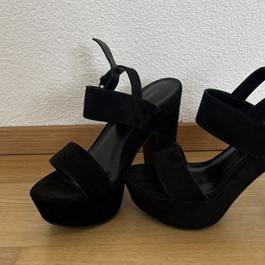 Hohe Schuhe Gr. 37