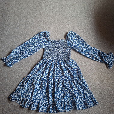 Robe bleue à motif bleuet