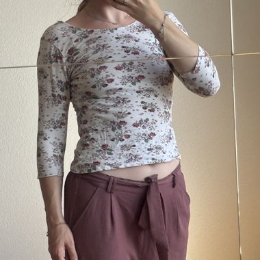 Top avec fleurs