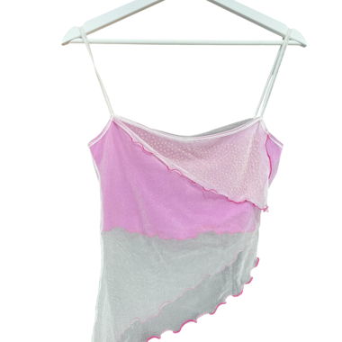 Asymmetrisches Mesh-Top in Rosa und Weiss