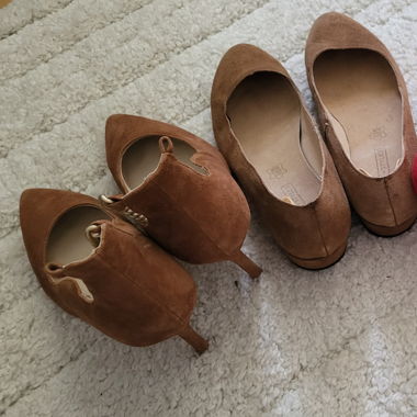 4 paires d'escarpins.