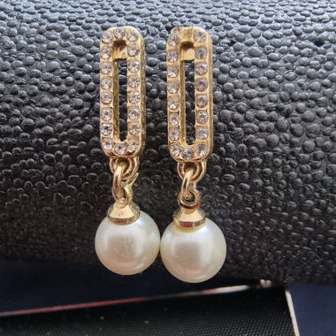 Boucles d’oreilles pendantes avec perles
