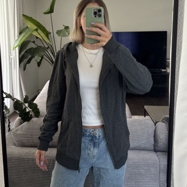 Veste à capuche grise