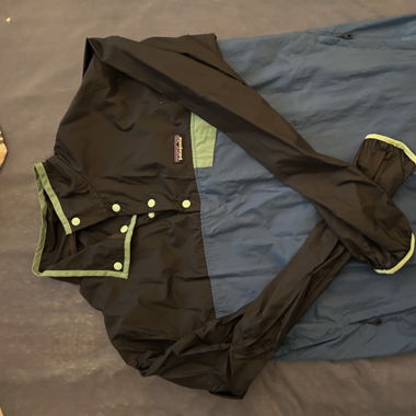 Dünner Regenpullover