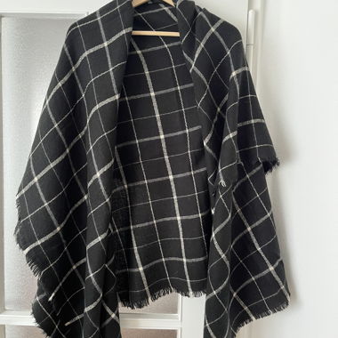 Scarf with Check Pattern