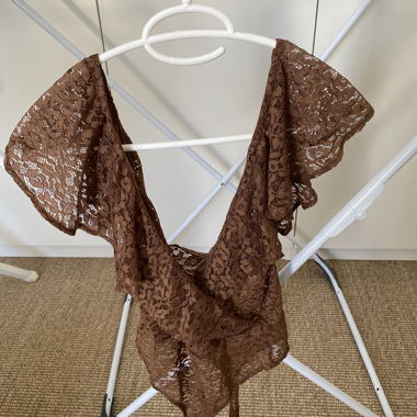 Body in pizzo marrone