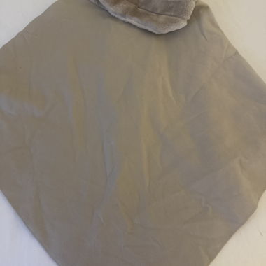 Poncho beige con collo in ecopelliccia