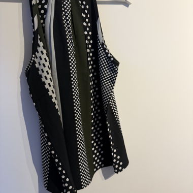 Black/White Pattern Sleeveless Top