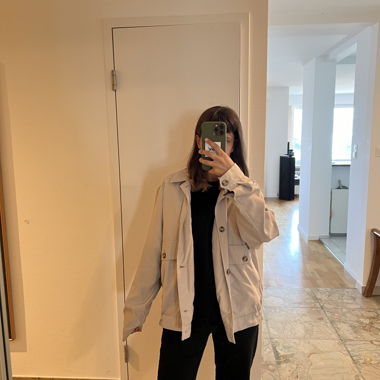 Short trench coat
