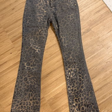 Jeans con stampa leopardo