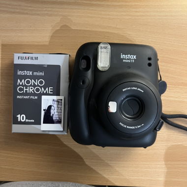 Appareil photo instantané et 10 feuille monochrome