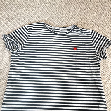 T-shirt a righe con cuore