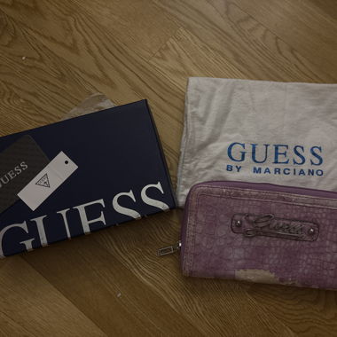 Guess Geldboerse lila