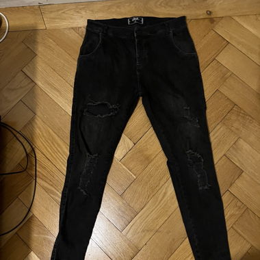 Jeans neri strappati SikSilk
