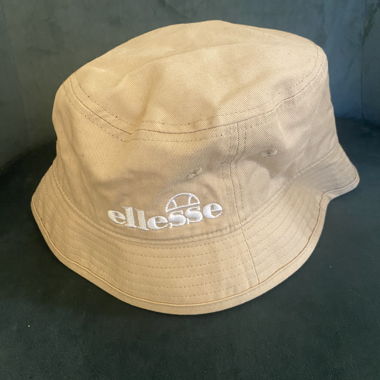 Chapeau bac à l'envers Ellesse beige