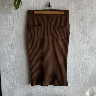 Brauner gerippter Strickrock