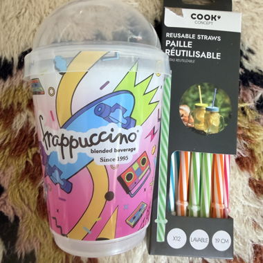 Gobelet Frappuccino Starbucks et pailles